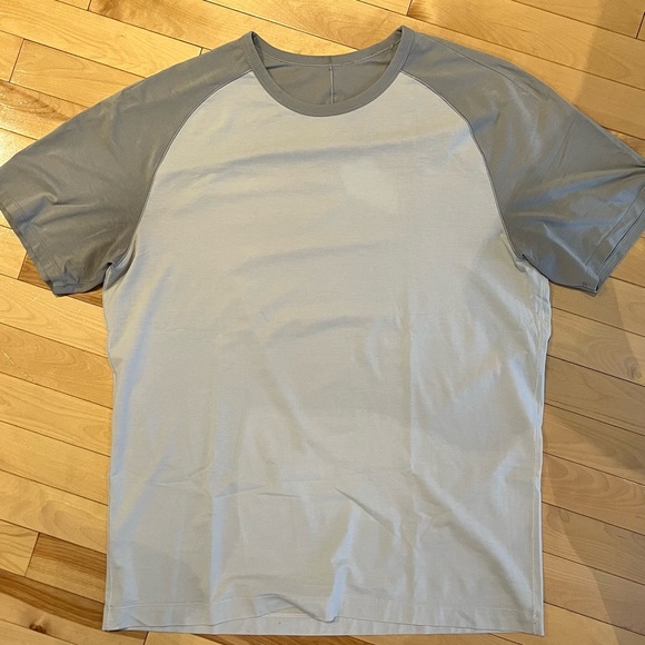 Lululemon raglan short sleeve shirt -large - Picture 2 of 2